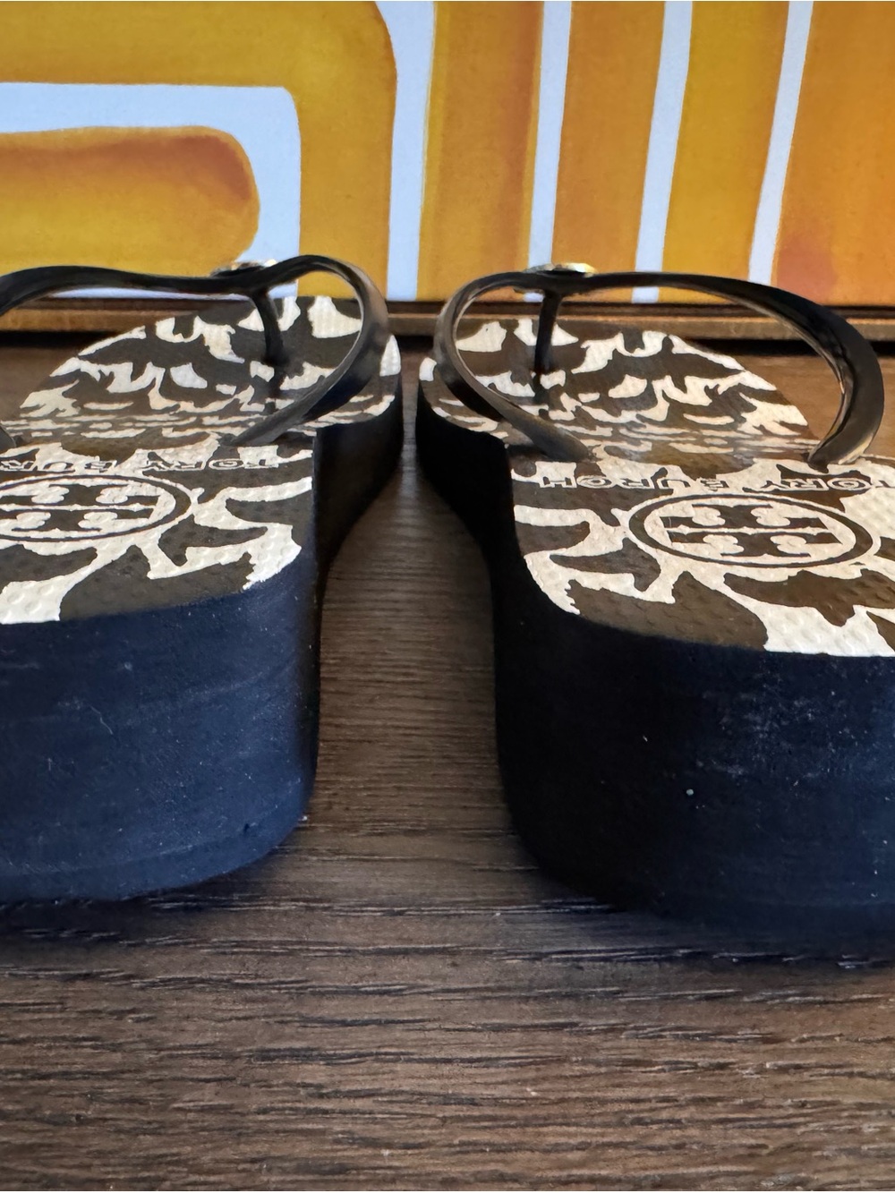 Tory Burch Black & White Patterned Logo Thong Sandals - Picture 3 of 8